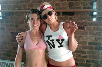 zen place hot yogãbX󂯂nEbhX^[